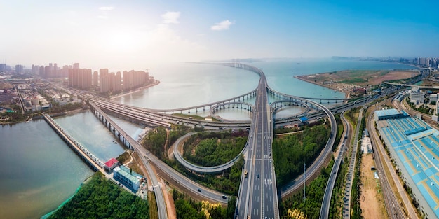 Luftaufnahmen der qingdao jiaozhou bay bridge