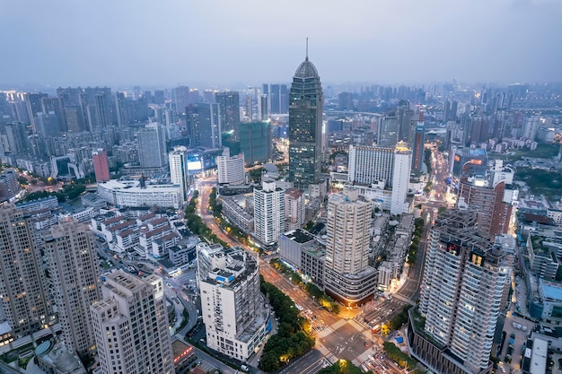 Luftaufnahmen der Skyline von Wuxi bei Nacht