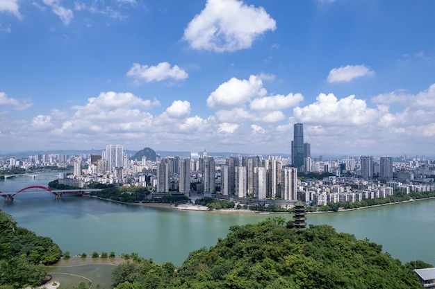 Luftaufnahmen in der nähe der stadtlandschaft von liuzhou in china