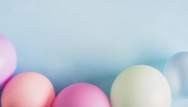 Foto luftballons auf pastellblauem hintergrund. geburtstagsfeier, feier und verkaufskonzept