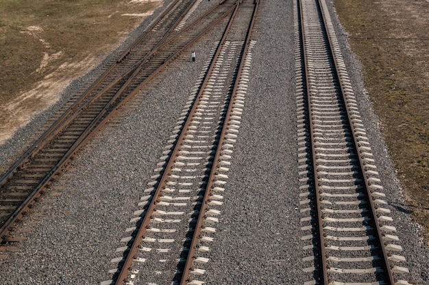 Luftbild auf Bahngleisen Frachtschifffahrt Reisehintergrund