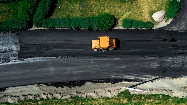 Luftbild auf der im Bau befindlichen neuen Asphaltstraße