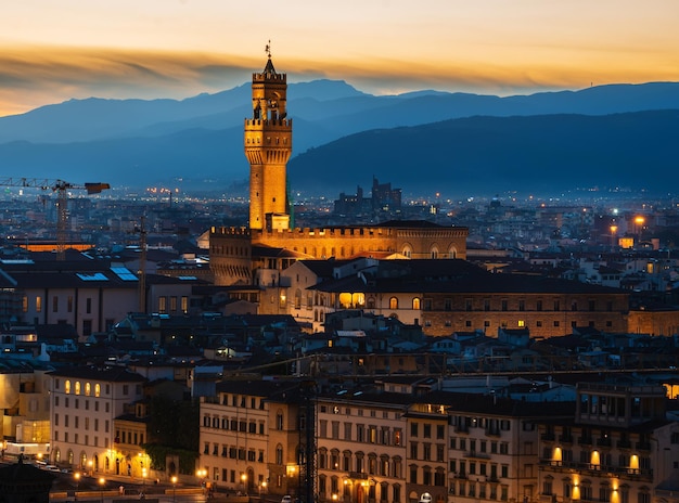 Luftbild auf Florenz am frühen Morgen, Italien