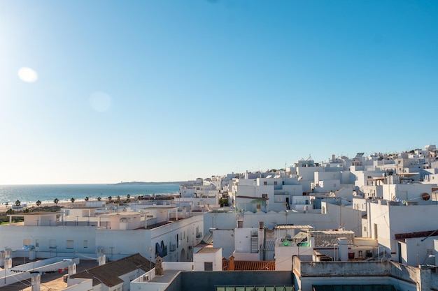 Luftbild bei Sonnenuntergang in Conil de la Frontera vom Torre de Guzman Cadiz Andalusien