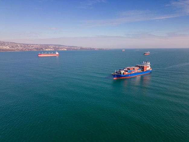 Luftbild Containerschiff Versand oder Transportkonzept Hintergrund