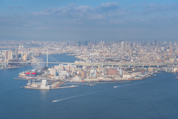 Luftbild des Skyline-Riesenrad-Wahrzeichens der Stadt Osaka, Stadt des Lebenskonzepts