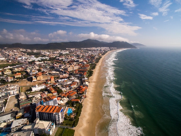 Luftbild Ingleses Beach in Florianopolis, Brasilien.