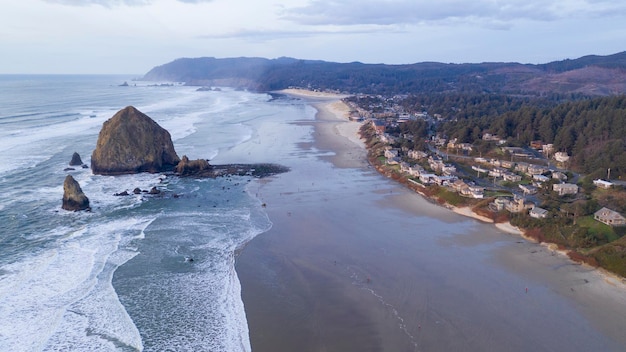 Luftbild über Cannon Beach Pazifikküste Oregon