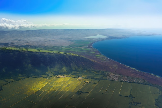 Luftbild von den Golanhöhen und dem See Genezareth im Norden Israels