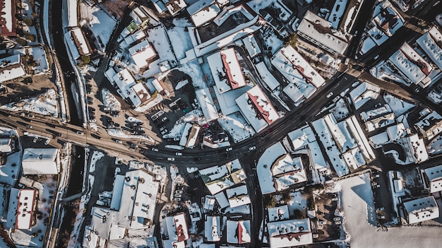 Luftbild von Häusern im Winter in Deutschland