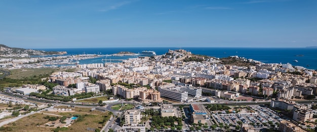 Luftbild von Ibiza Balearen Spanien Hafen Uferpromenade und Altstadt