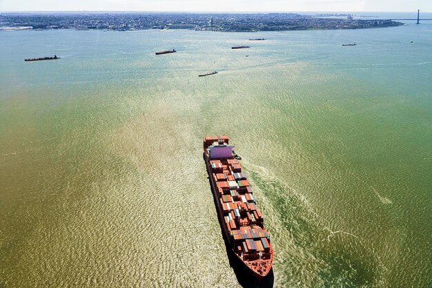 Luftbild zum Containerschiff Bayonne, NJ, USA