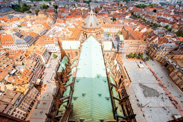 Luftbildansicht auf die Altstadt von Straßburg in Frankreich