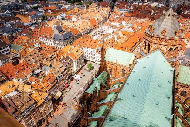 Luftbildansicht auf die Altstadt von Straßburg in Frankreich