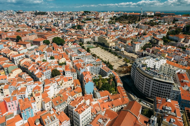 Luftdrohnenansicht des Stadtteils Martim Moniz im Zentrum von Lissabon Portugal