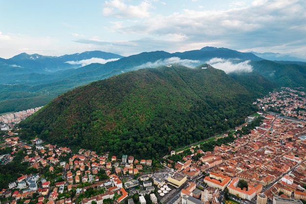 Luftdrohnenansicht von Brasov Rumänien