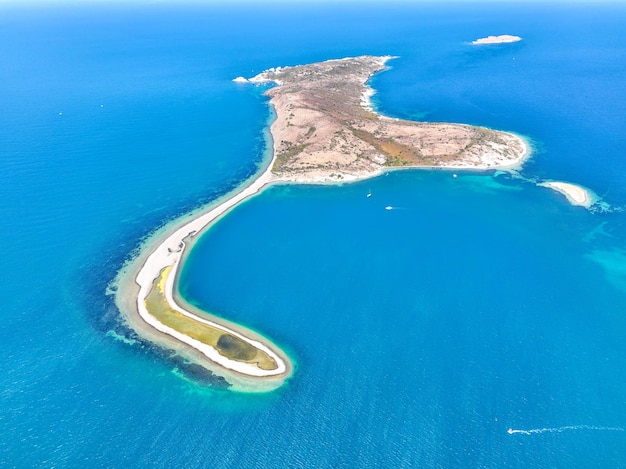 Luftdrohnenansicht İzmir Foça Türkei, Insel Orak