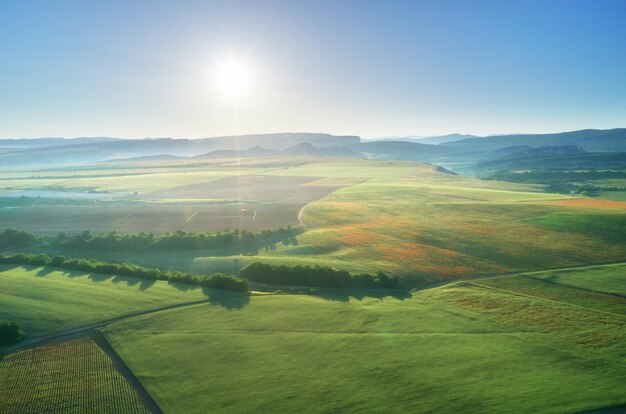 Foto luftfelder und wiesen im berggebiet