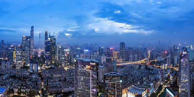 Luftfotografie moderner architektonischer Landschaften nachts in Guangzhou, China