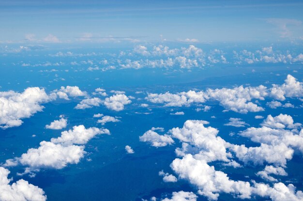 Lufthimmel und Wolkenhintergrund