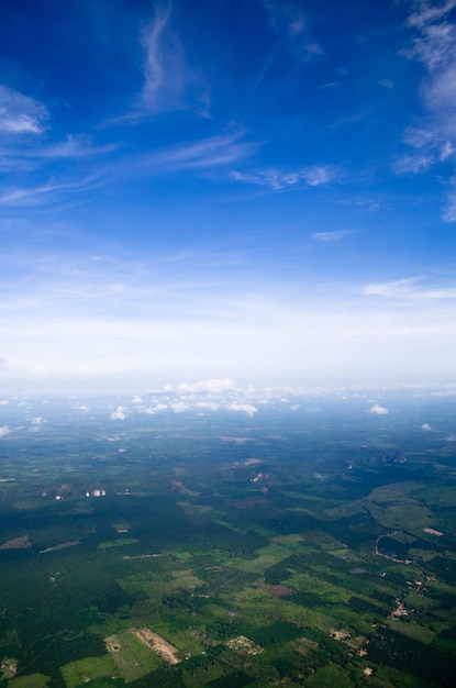 Lufthimmel und Wolkenhintergrund