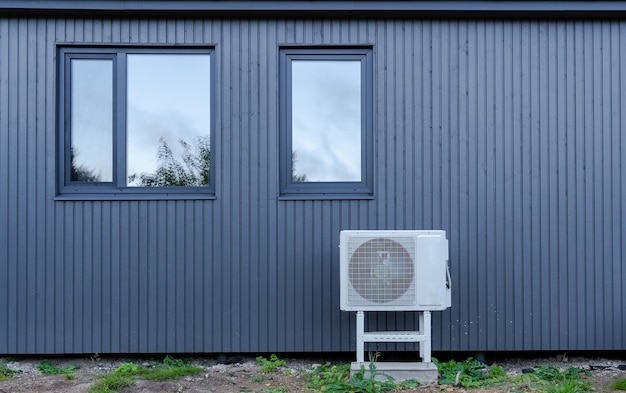 Luftkompressorinstallation auf dem neuen Haus