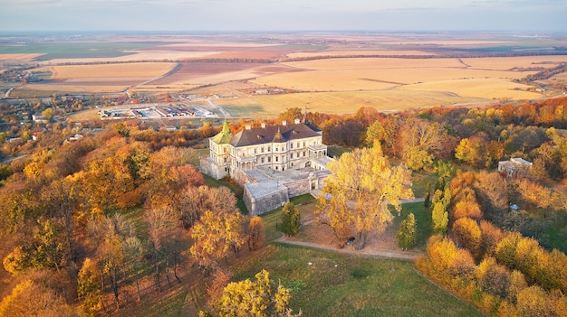 Luftlandschaft des Podgortsy-Palastes