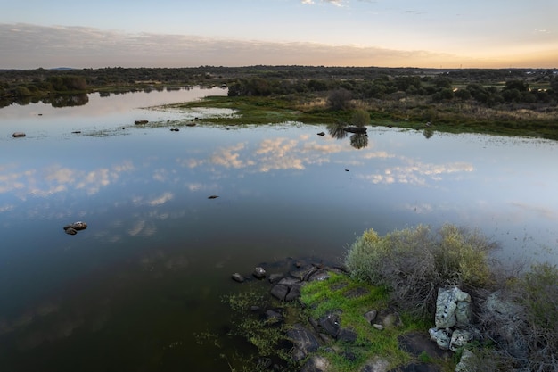 Luftlandschaft im Molano-Stausee Spanien