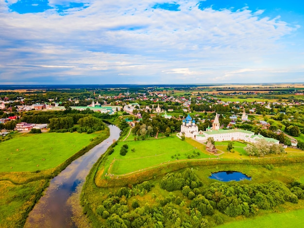 Luftpanorama des Susdaler Kremls in Russland