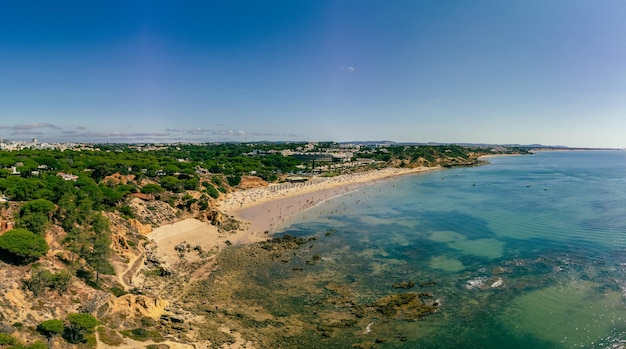 Luftpanoramaaufnahmen von Praia da Balaia und Praia de Santa Eulalia Portugal Algarve Albufeira