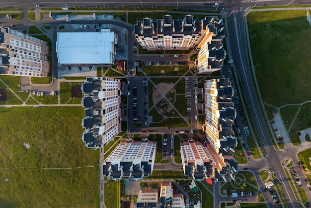 Luftpanoramablick auf das Wohngebiet von Hochhäusern