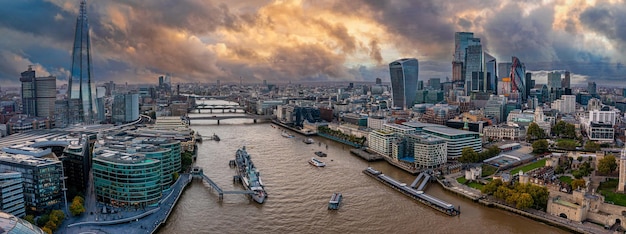 Luftpanoramaszene des Londoner Finanzviertels