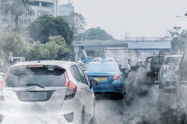 Luftverschmutzung durch die Abgase von Autos