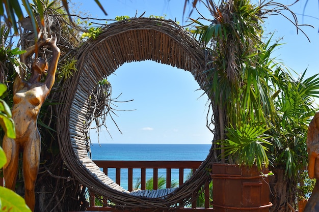 lugar de descanso en una playa tropical pintoresco paisaje exótico palmeras en la orilla del mar