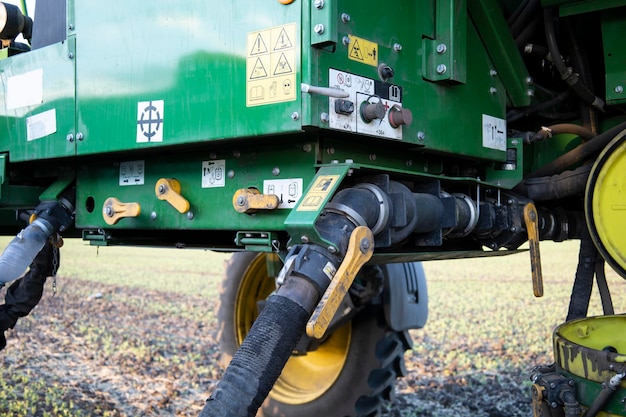 Lugar para la inyección de pesticidas en un tractor especial.