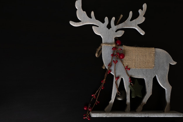 Lugar de Navidad, concepto de naturaleza, artesanía, ecología, materiales, ajuste con cinta y adornos navideños