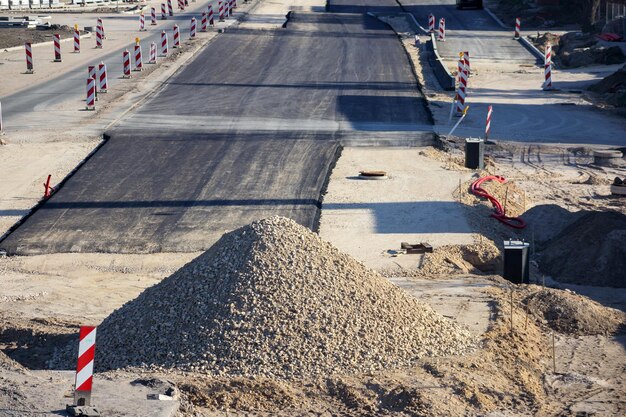 lugar con obras de reparación de carreteras en la ciudad