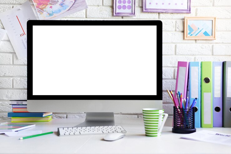 Foto lugar de trabajo moderno con computadora en la mesa