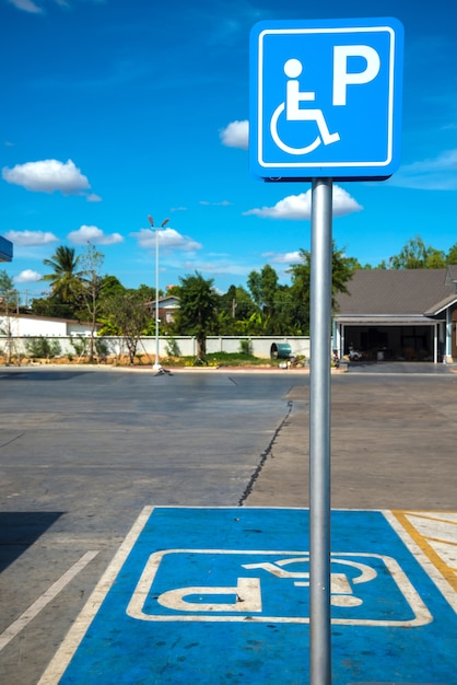 Lugares de estacionamento para pessoas com deficiência