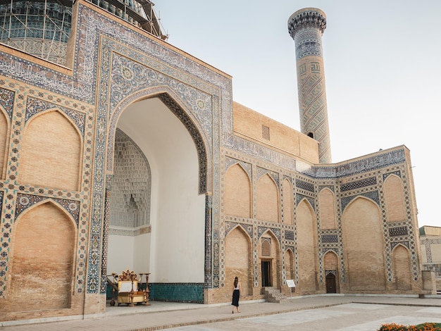 Lugares de interés de las ciudades antiguas de Uzbekistán Día claro y soleado