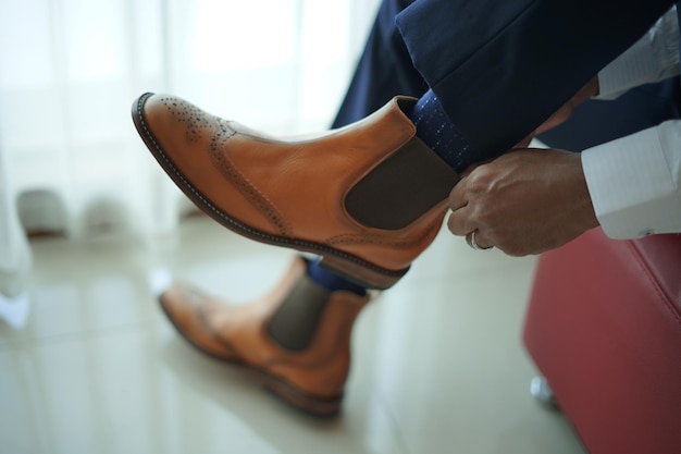 Lujosos zapatos de boda marrones