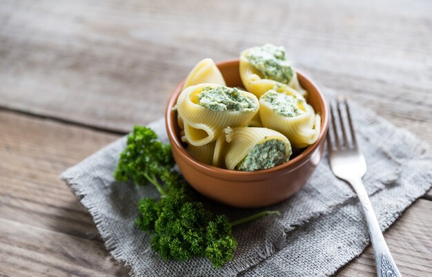 Lumaconi recheado com queijo