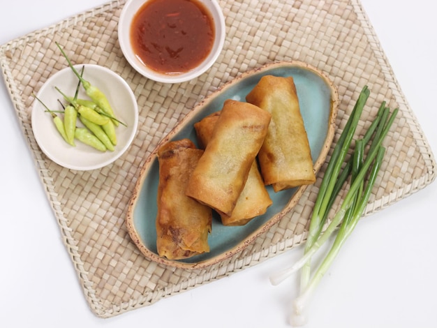 Foto lumpia o lunpia, un bocadillo tradicional de semarang, java central, indonesia