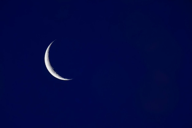 Luna en el cielo Patagonia Argentina