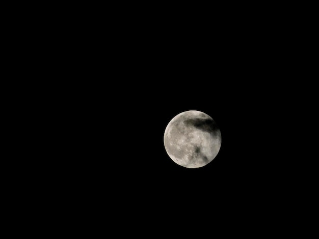 Luna fase lunar el 16 de abril de 2022 desde Bengala occidental India