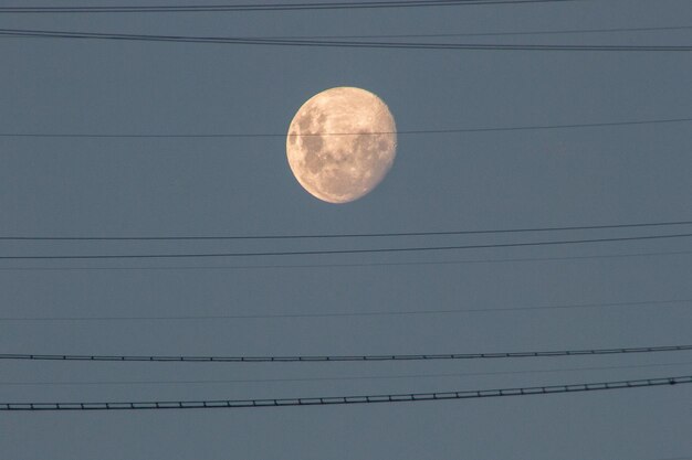 Luna llena en el cielo de Río de Janeiro Brasil