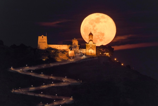 Luna llena sobre el castillo de Cullera Valencia España