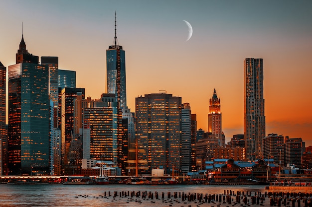 Luna sobre Manhattan