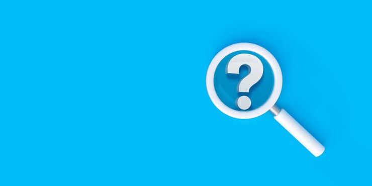 Foto lupa y símbolo del icono del signo de interrogación sobre fondo azul con espacio para copiar