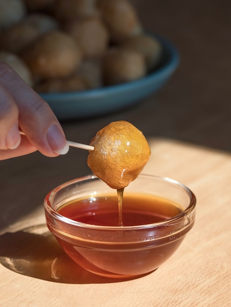 Luqaimat: albóndigas dulces tradicionales de los EAU. Dulces albóndigas de Ramadán.